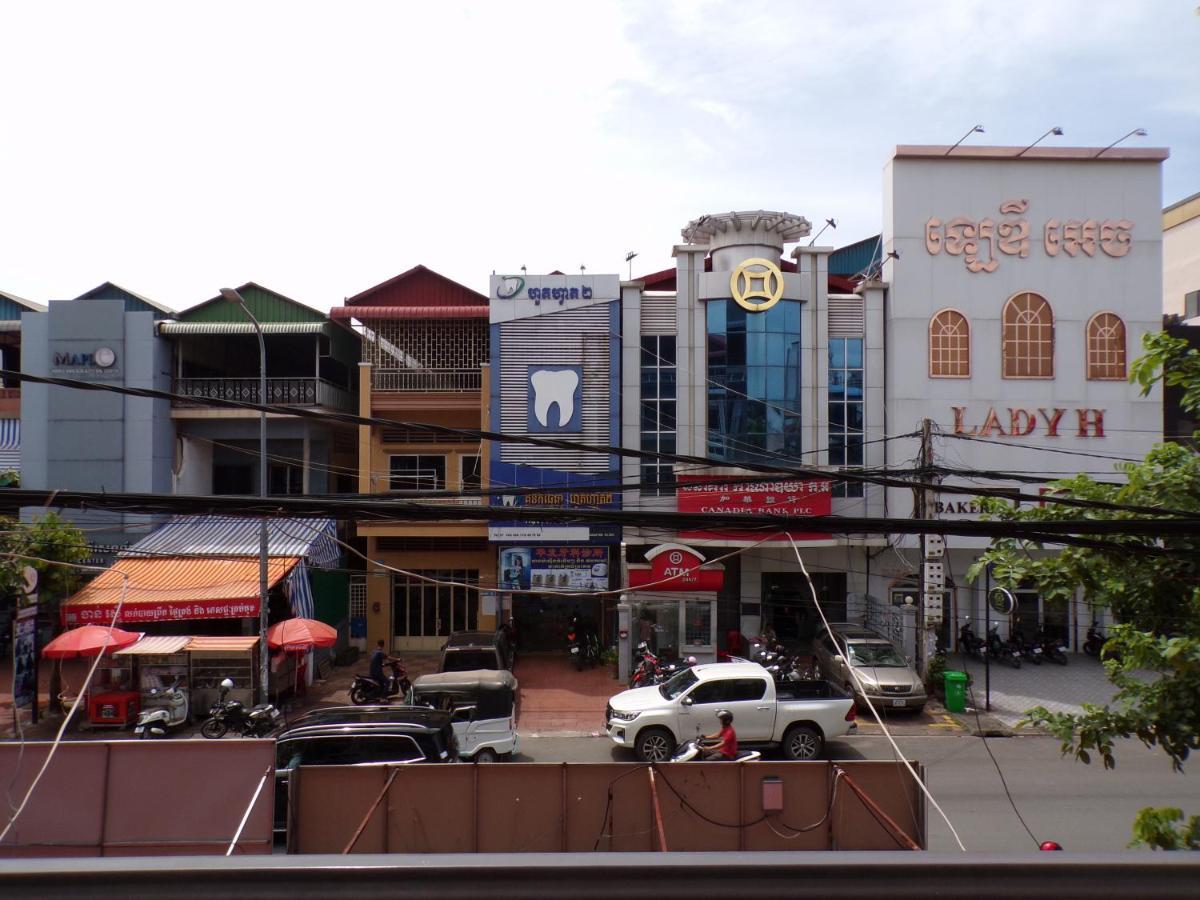 Appartamento Ananta Aster Phnom Penh Esterno foto